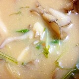 舞茸水菜キャベツのお味噌汁
